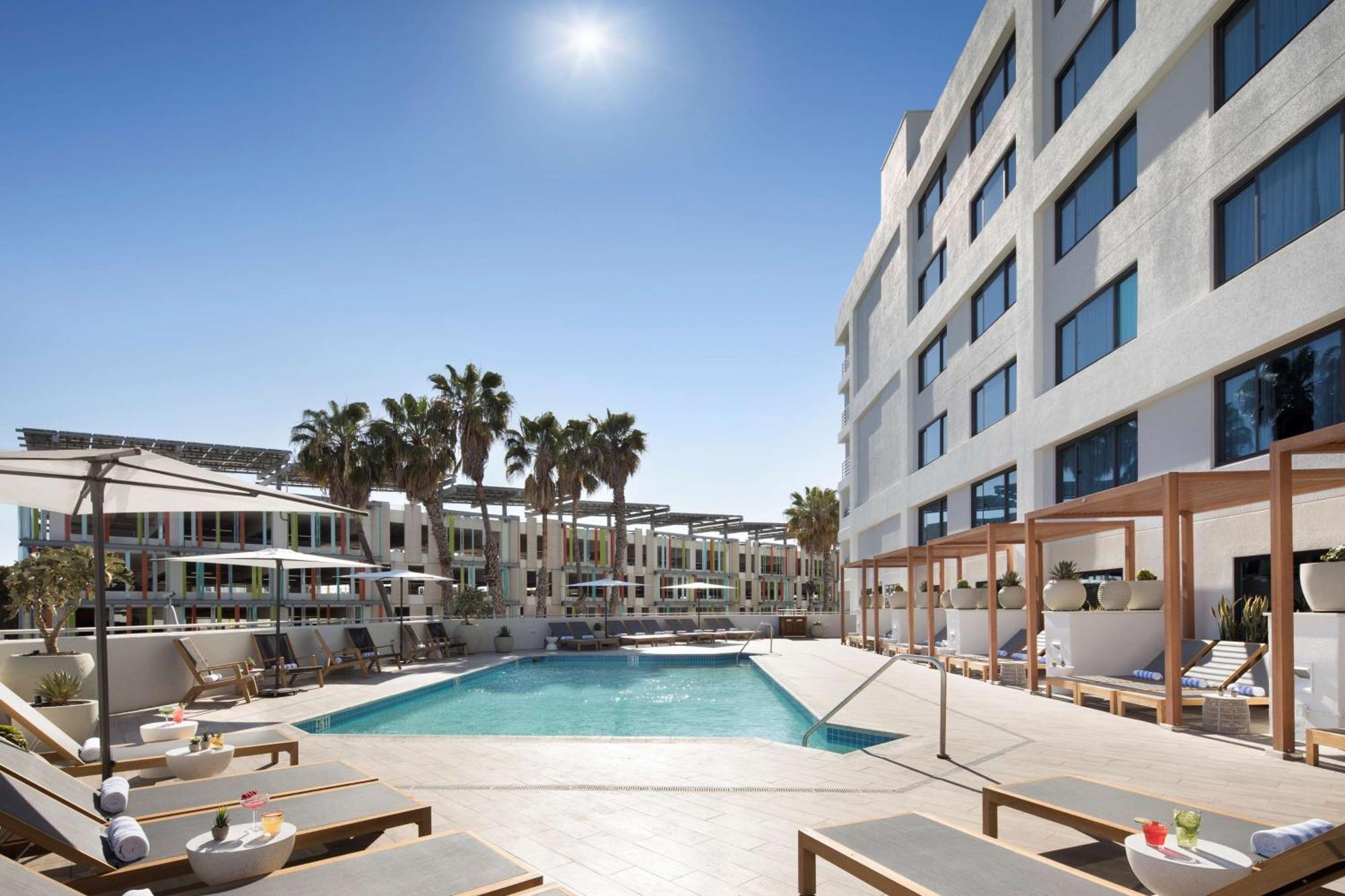 Hilton Santa Monica Hotel Los Angeles Exterior photo